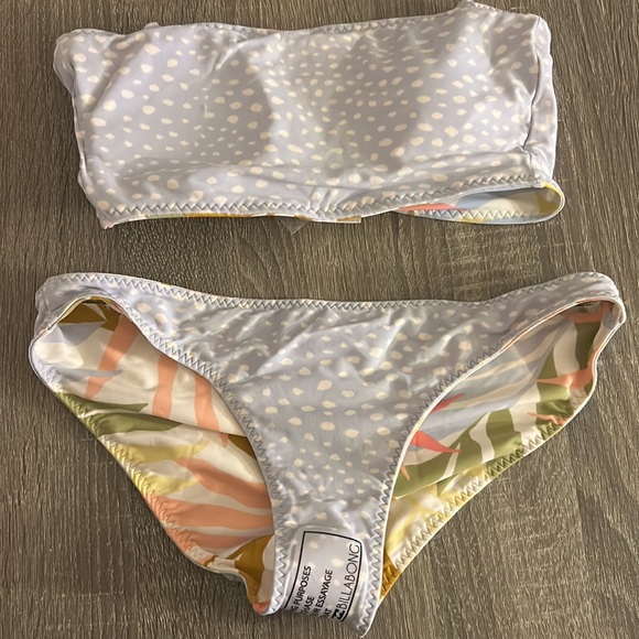Billabong, tropic jungle, low ride, full coverage bikini reversible set - Picture 3 of 3